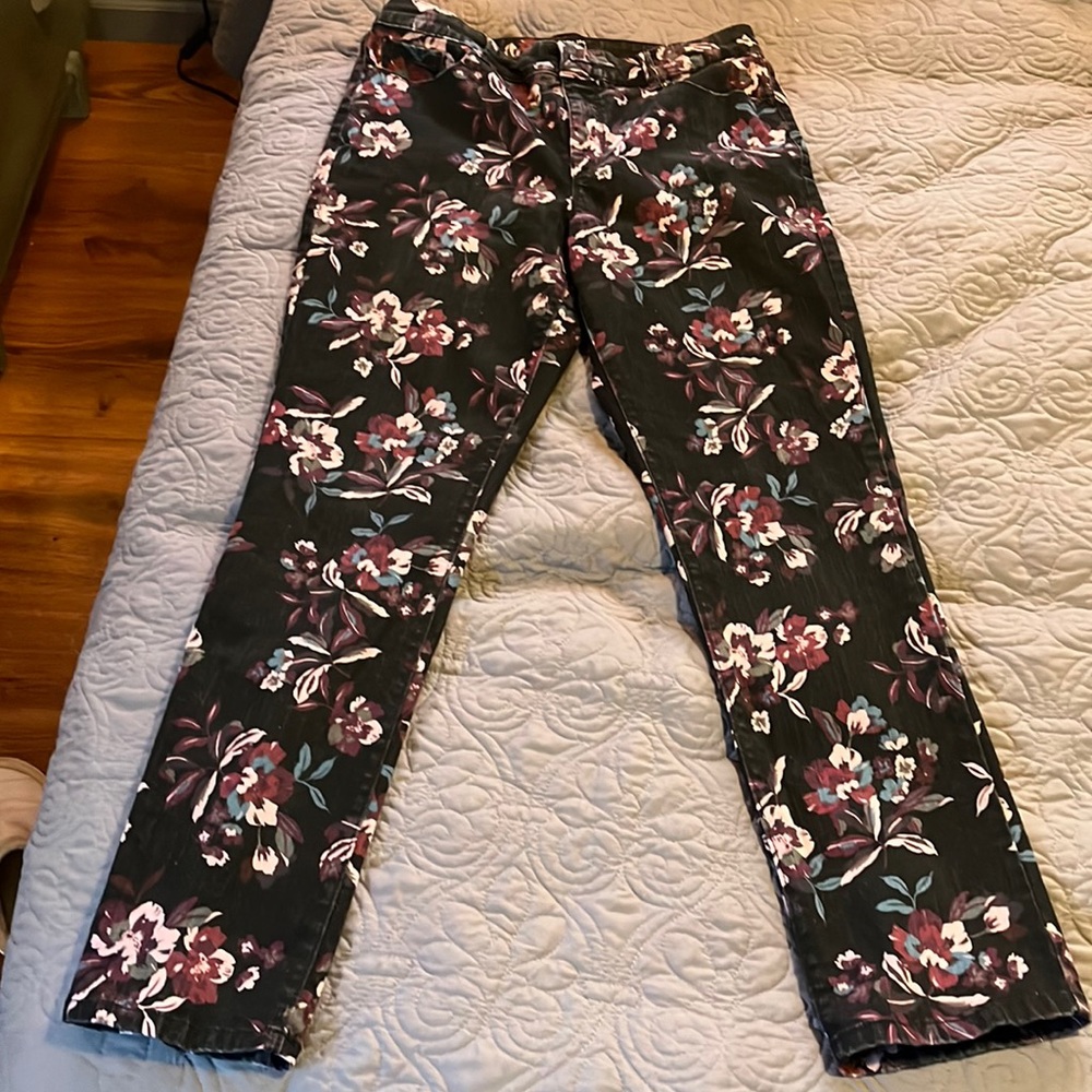 Bandolino Straight Fit Black Floral Denim Pants
